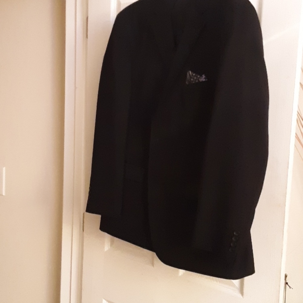 A man suit size 38 black men's warehouse  brand ne